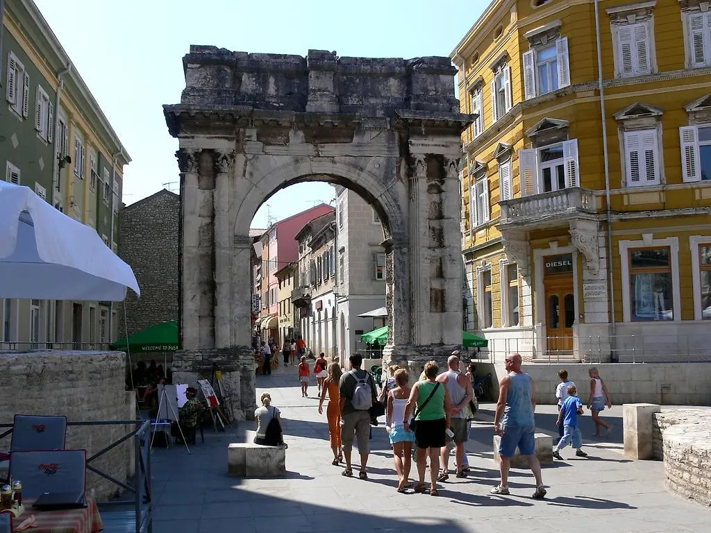 Apartment Marbrillo Pula